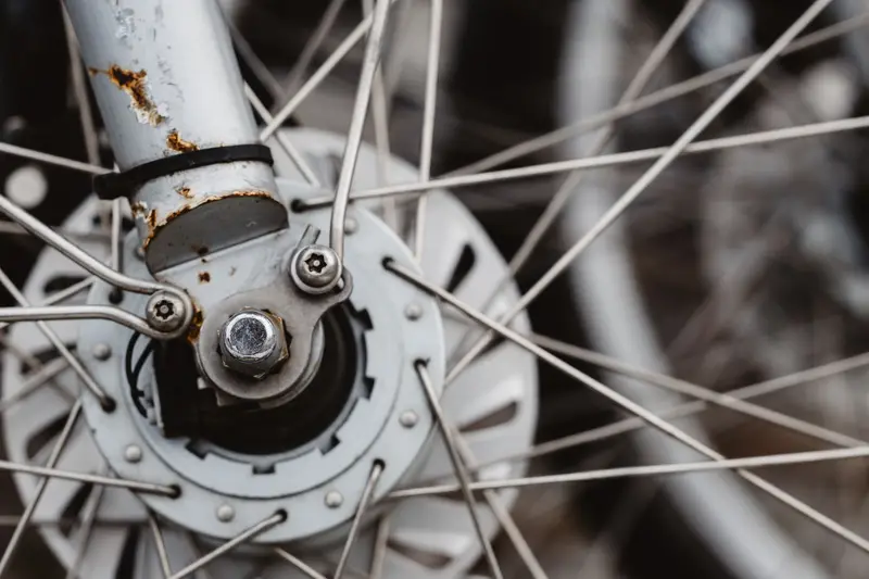 Touring ebike or electric touring bike: what changes on the frame